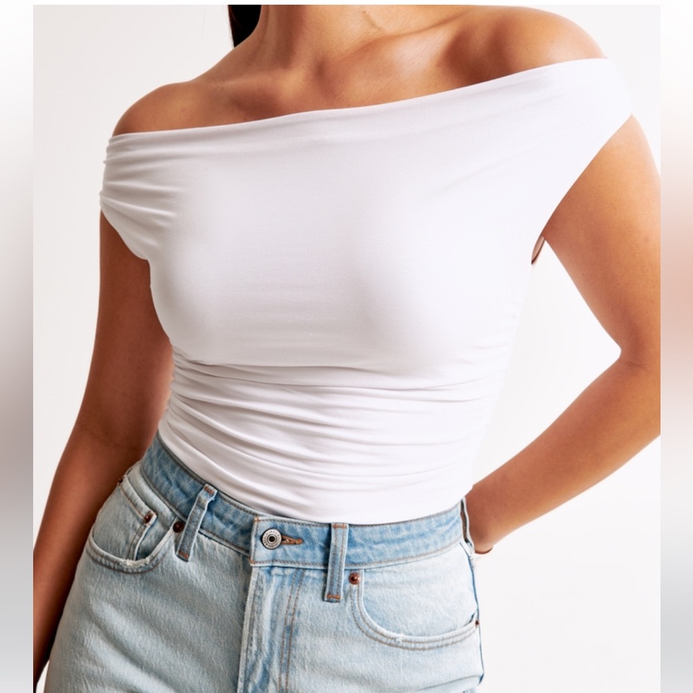 NWT Abercrombie white Ruched off-the shoulder Top